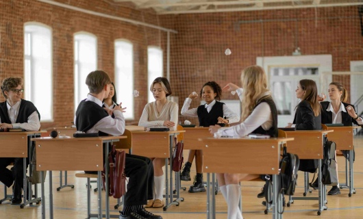 Министерство просвещения Казахстана официально отказалось от идеи объединять несколько школьных предметов в один.